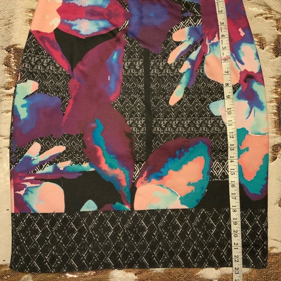Beautiful & unique pencil skirt - Picture 1 of 4